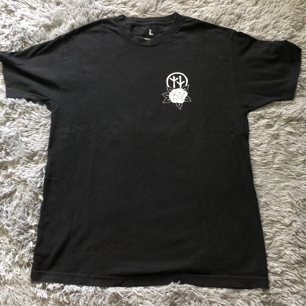 Swallows n Daggers Queen of Hearts Tee size L